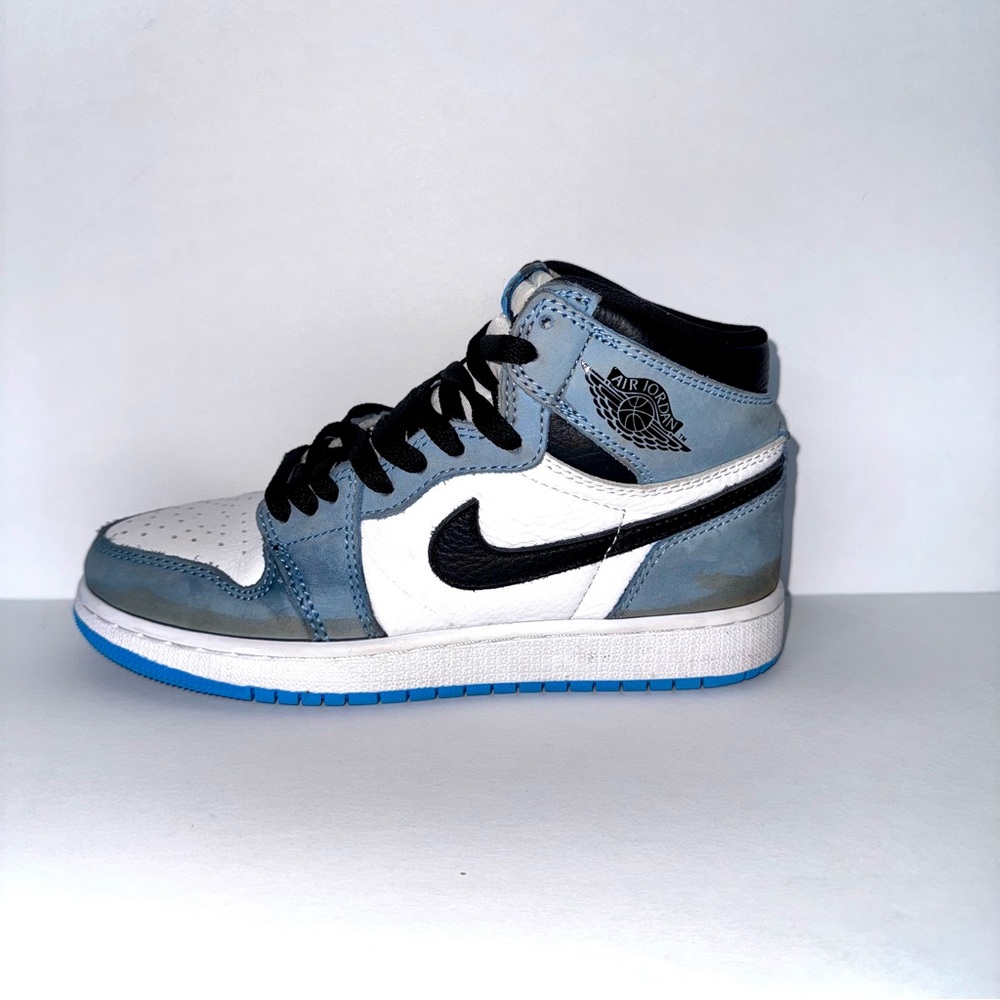 Air Jordan 1 Retro High OG “University Blue” (Model: 555088-134) Kids Size 4y - Picture 5 of 12